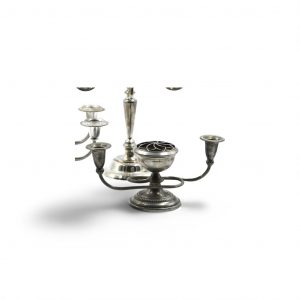 title Bougeoirs en métal argenté