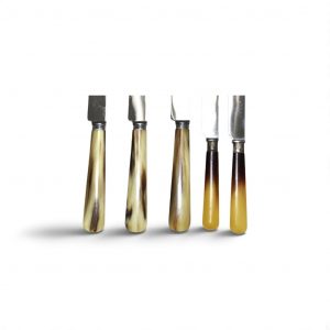 Couteaux à manches en corne