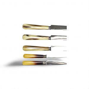 Couteaux à manches en corne