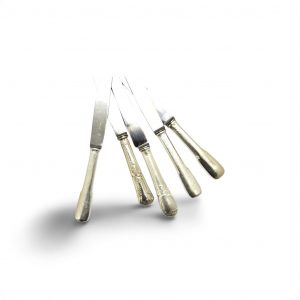 Couteaux en métal argenté