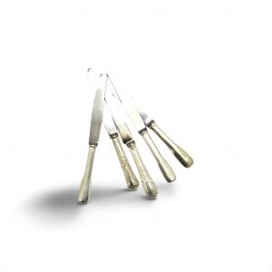 Couteaux en métal argenté