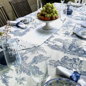 title Nappes en toile de Jouy bleue