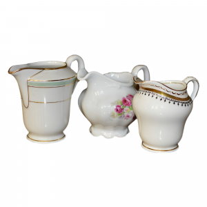 title Pots à lait anciens