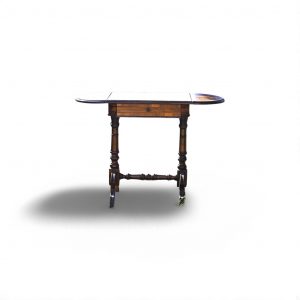 title Petite table marquetée