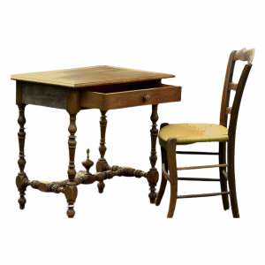 title Petit bureau et chaise anciens