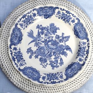 title Assiettes de présentation en rotin