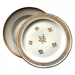 title Assiettes blanches et or